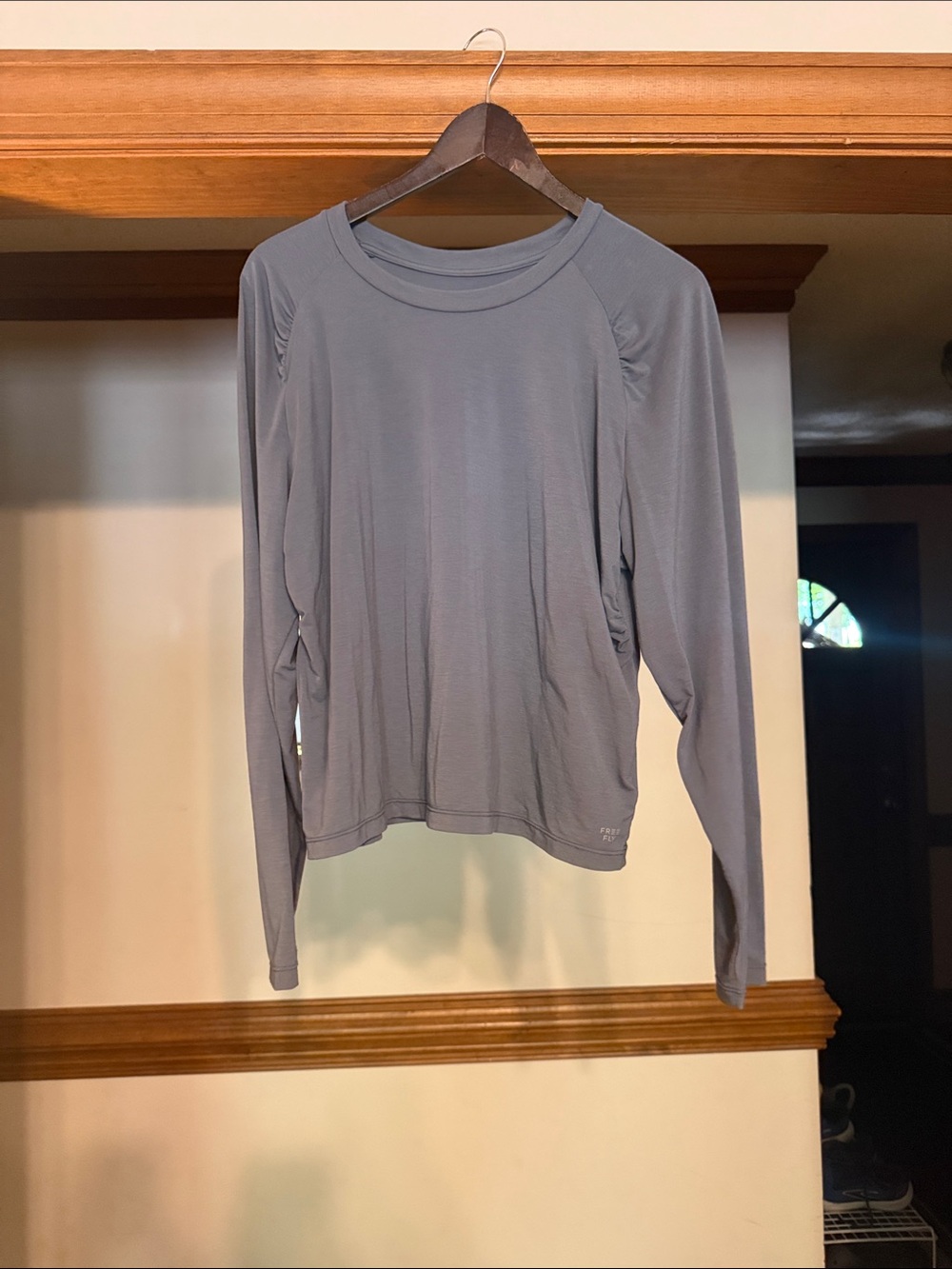 Women's Long Sleeve Crew Neck Top in Light Gray